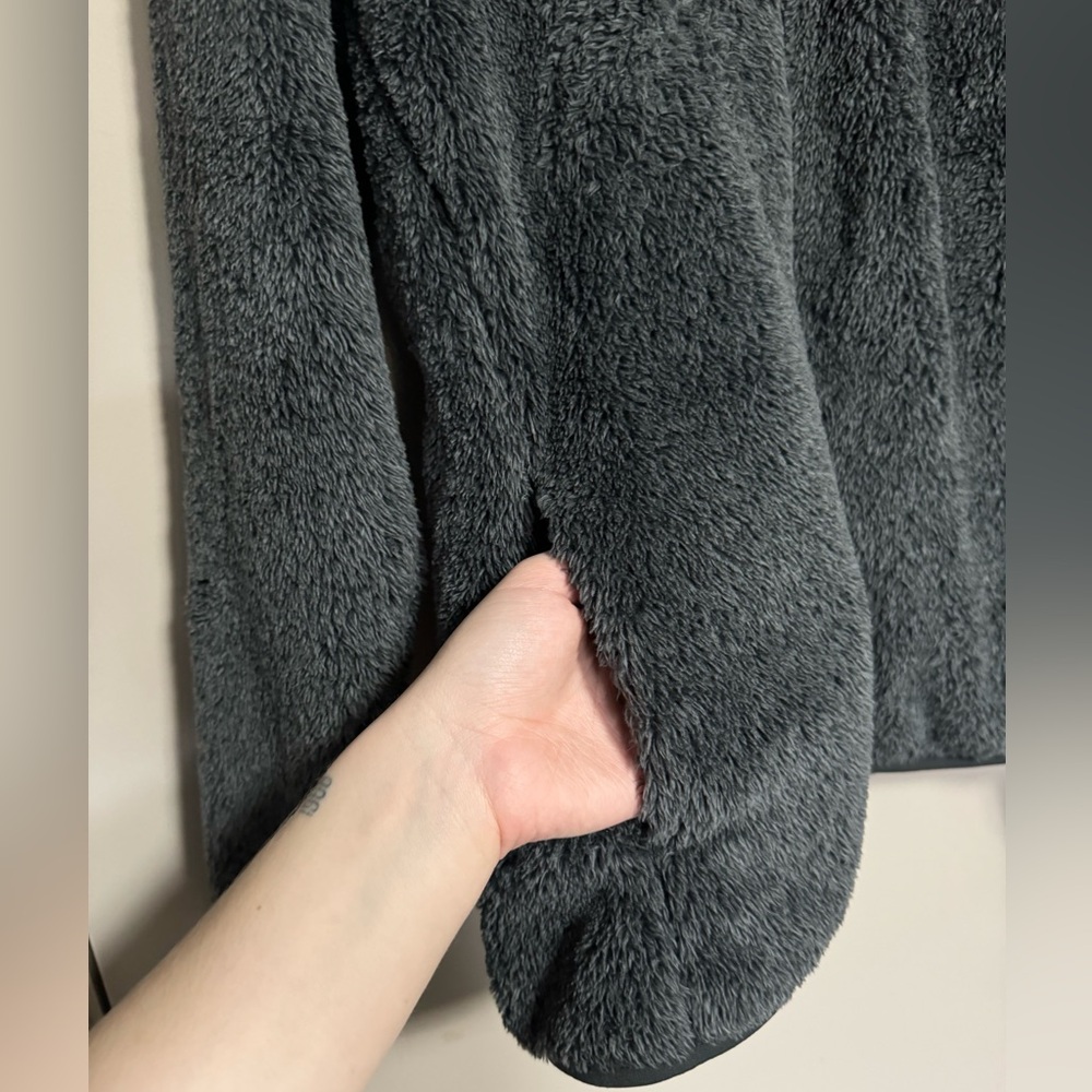 Uniqlo Fluffy Fleece Zip Up - Picture 3 of 3